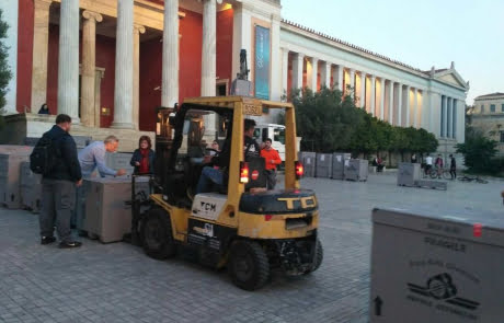 Εκφόρτωση αγαλμάτων στο Αρχαιολογικό Μουσείο Αθηνών forklift-solutions.gr