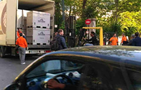 Εκφόρτωση αγαλμάτων στο Αρχαιολογικό Μουσείο Αθηνών forklift-solutions.gr