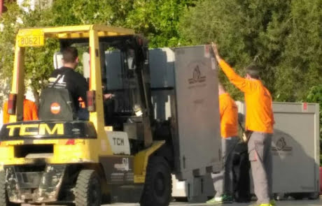 Εκφόρτωση αγαλμάτων στο Αρχαιολογικό Μουσείο Αθηνών forklift-solutions.gr