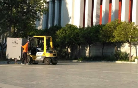 Εκφόρτωση αγαλμάτων στο Αρχαιολογικό Μουσείο Αθηνών forklift-solutions.gr
