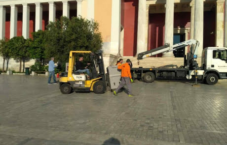 Εκφόρτωση αγαλμάτων στο Αρχαιολογικό Μουσείο Αθηνών forklift-solutions.gr
