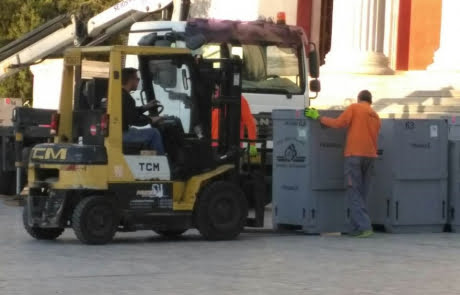 Εκφόρτωση αγαλμάτων στο Αρχαιολογικό Μουσείο Αθηνών forklift-solutions.gr