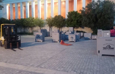 Εκφόρτωση αγαλμάτων στο Αρχαιολογικό Μουσείο Αθηνών forklift-solutions.gr