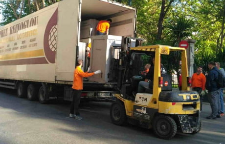 Εκφόρτωση αγαλμάτων στο Αρχαιολογικό Μουσείο Αθηνών forklift-solutions.gr