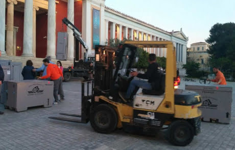 Εκφόρτωση αγαλμάτων στο Αρχαιολογικό Μουσείο Αθηνών forklift-solutions.gr