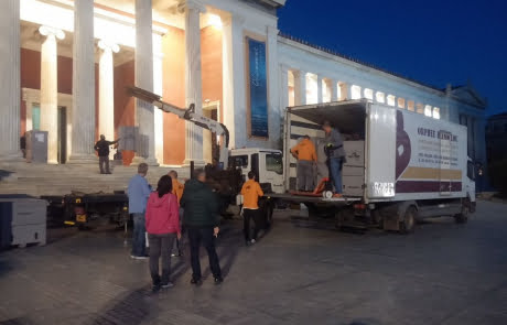 Εκφόρτωση αγαλμάτων στο Αρχαιολογικό Μουσείο Αθηνών forklift-solutions.gr