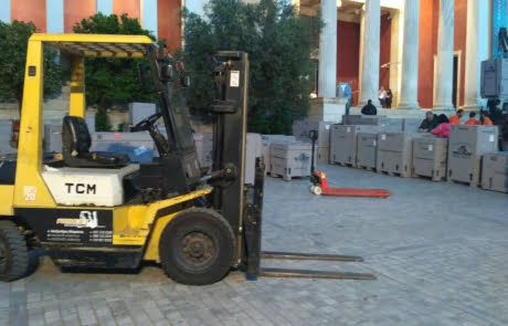 Εκφόρτωση αγαλμάτων στο Αρχαιολογικό Μουσείο Αθηνών forklift-solutions.gr