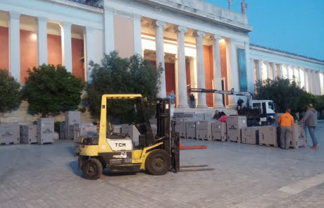 Εκφόρτωση αγαλμάτων στο Αρχαιολογικό Μουσείο Αθηνών forklift-solutions.gr