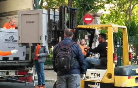 Εκφόρτωση αγαλμάτων στο Αρχαιολογικό Μουσείο Αθηνών forklift-solutions.gr